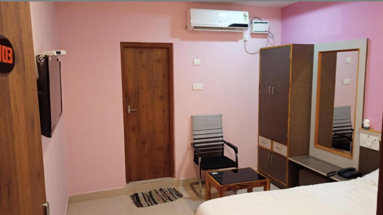 Aarthi Residency 호텔 카라이쿠디 외부 사진